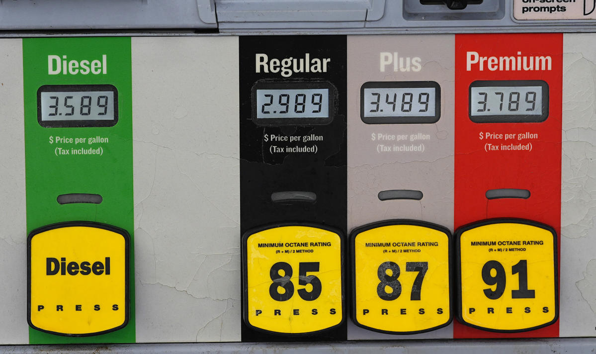 Wyoming’s average gas prices edge up by nearly 2 cents a gallon