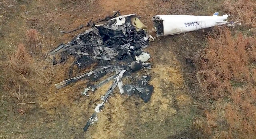 Midair helicopter crash in New Jersey leaves 1 dead and another critically injured