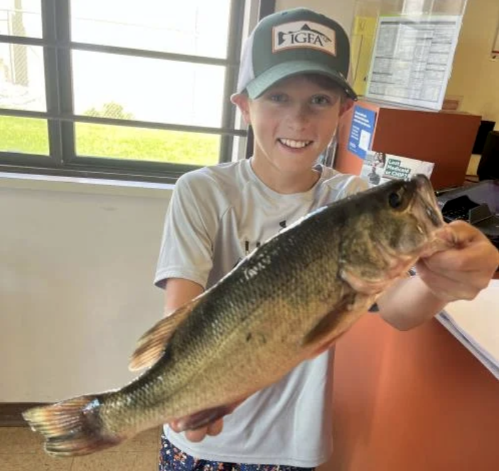 Shoshoni youth sets world record with largemouth bass catch