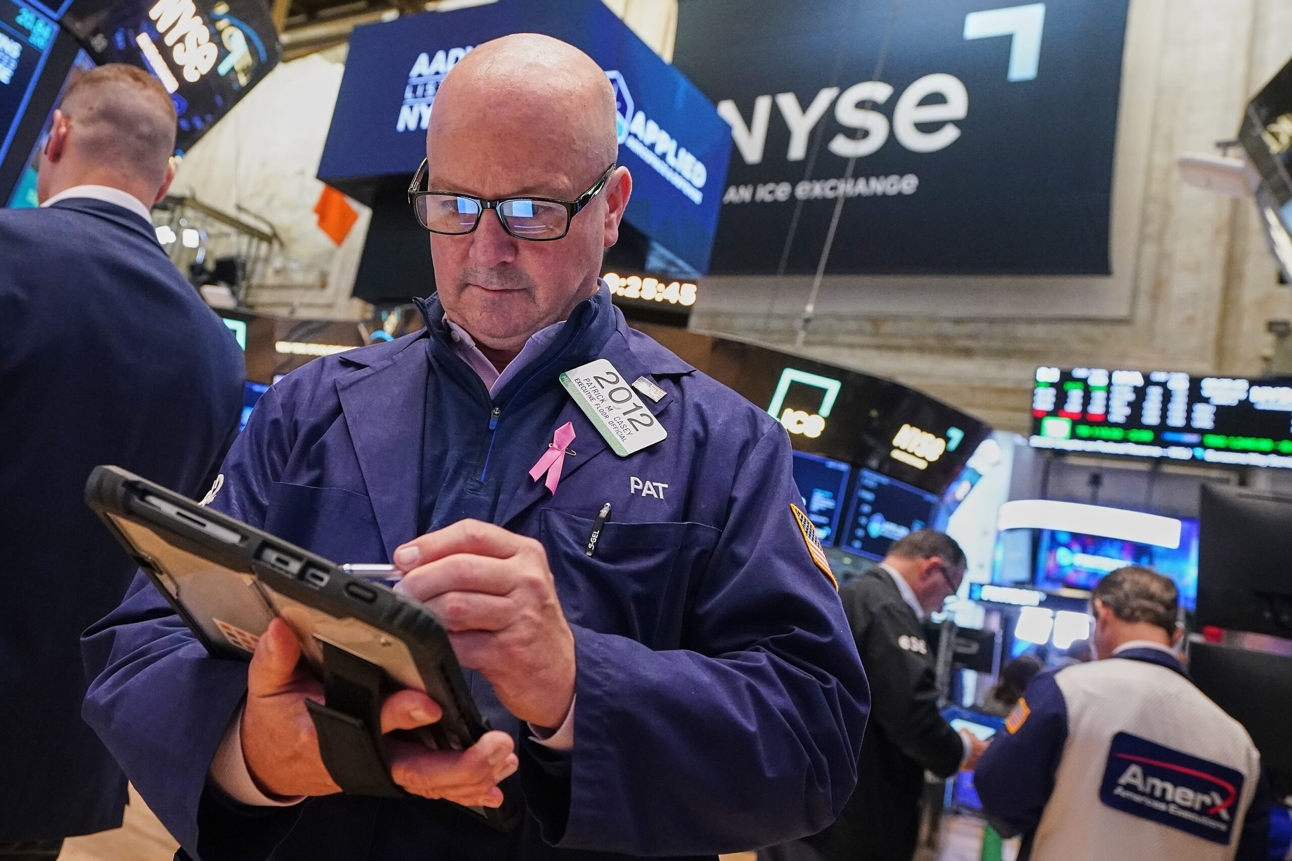 Stocks leap worldwide, and oil prices drop after the US and Iran reach a tentative deal on their war