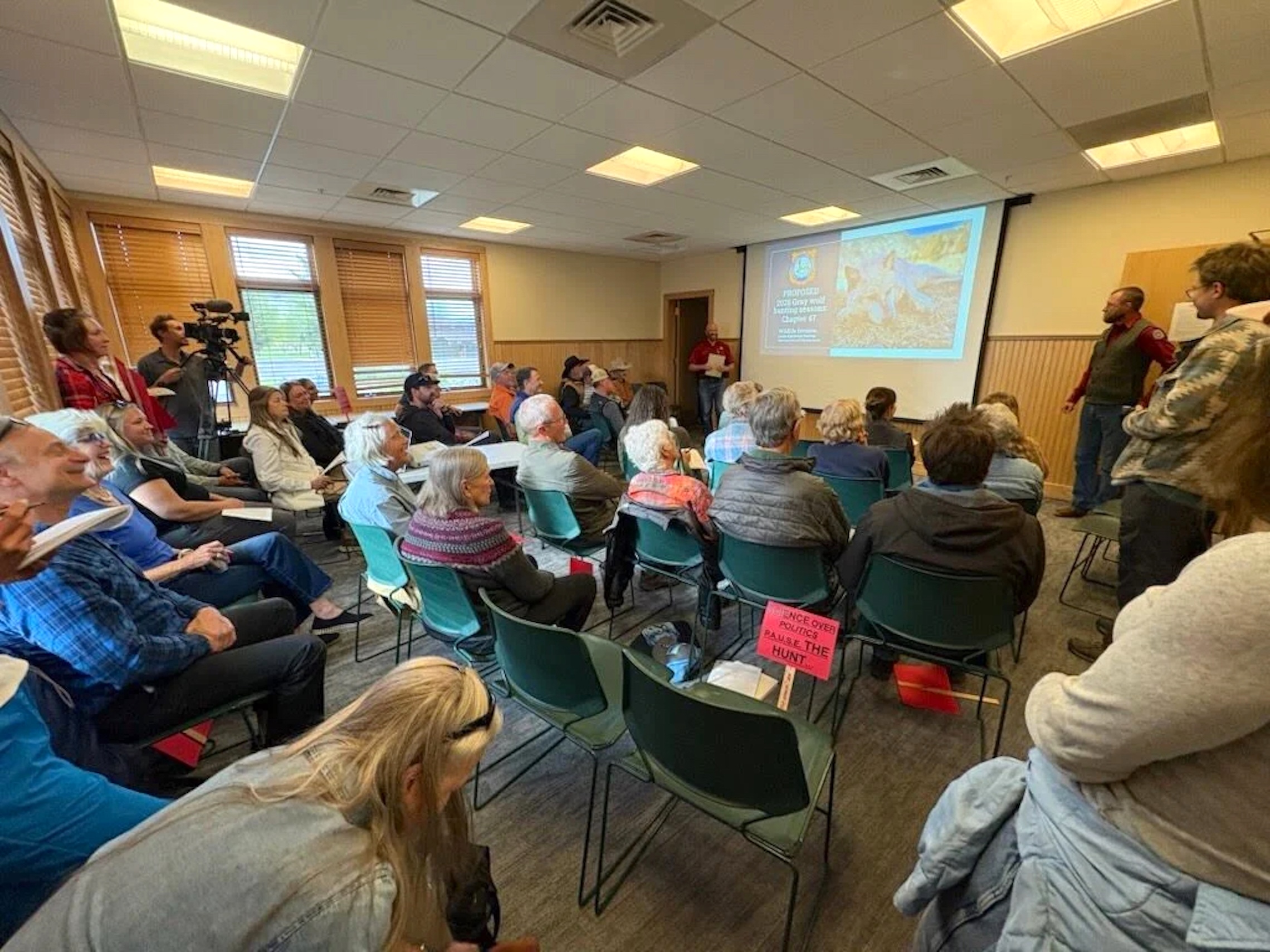 Jackson wolf hunting meeting sees high turnout, police presence, but stays tame