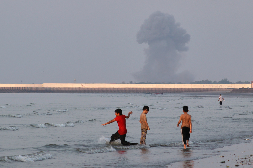 US and Iran each assert they control the Strait of Hormuz after another heavy exchange of fire